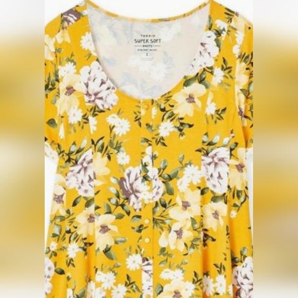 2X Plus Size Torrid Yellow Floral Super Soft Shirt Top Stretchy - Picture 2 of 5